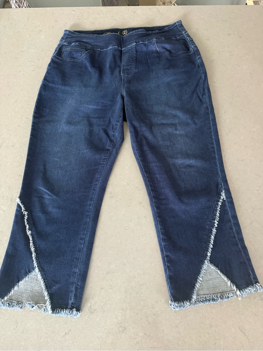 Women's Dark Blue Straight-Leg Jeans Cropped with fringe hem by Ethyl